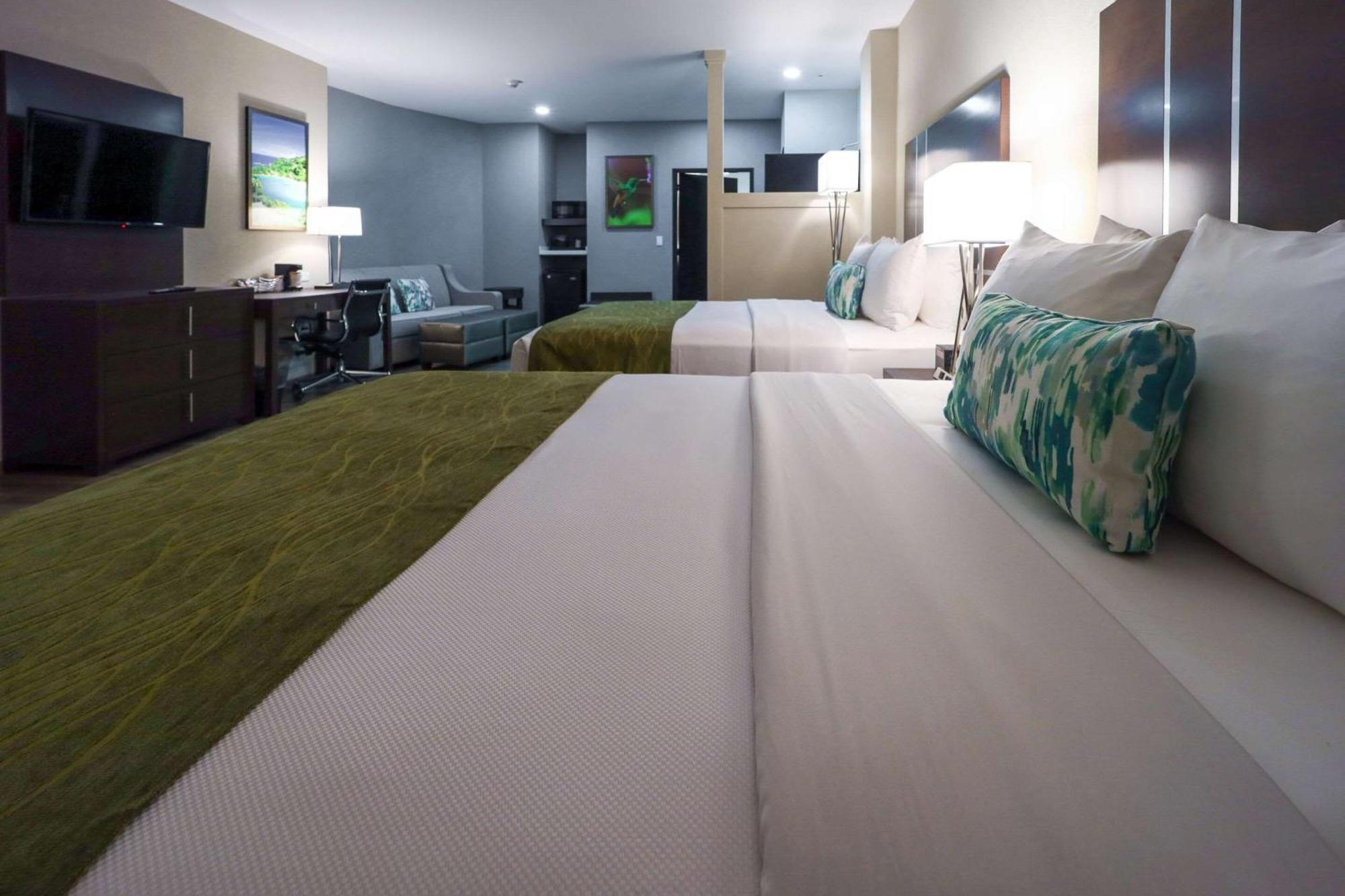 Comfort Inn & Suites Tobago Signal Hill Exteriör bild